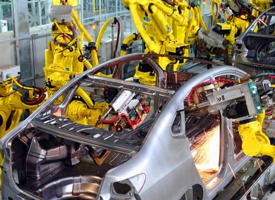 中國汽車行業(yè)使用機(jī)器人焊接噴漆已基本全自動(dòng)化