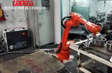 爾必地機(jī)器人不銹鋼鍋上下料打磨視頻案例